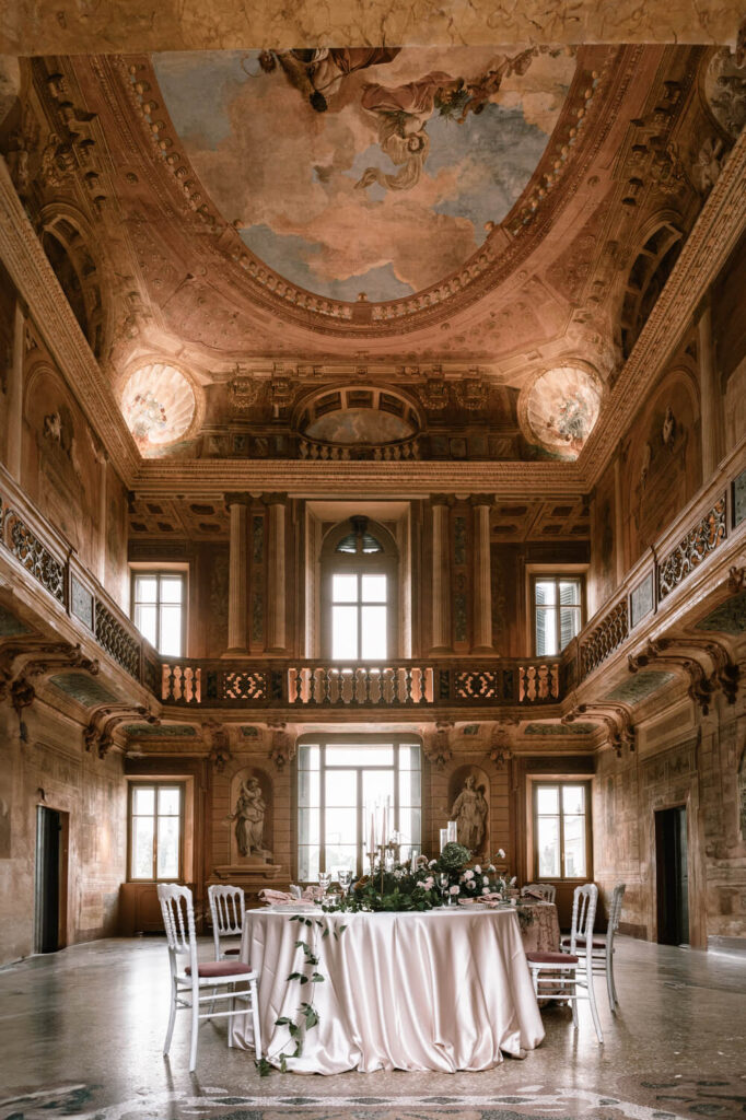 Villa Mosconi Bertani Inside